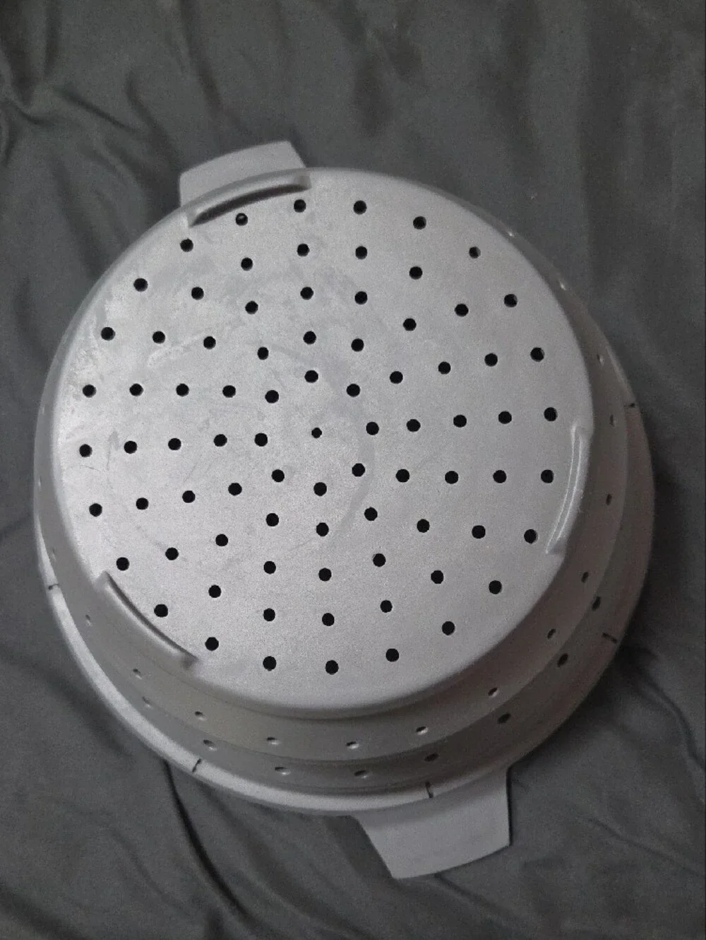 Pampered Chef Gray Silicone Collapsible Strainer Colander